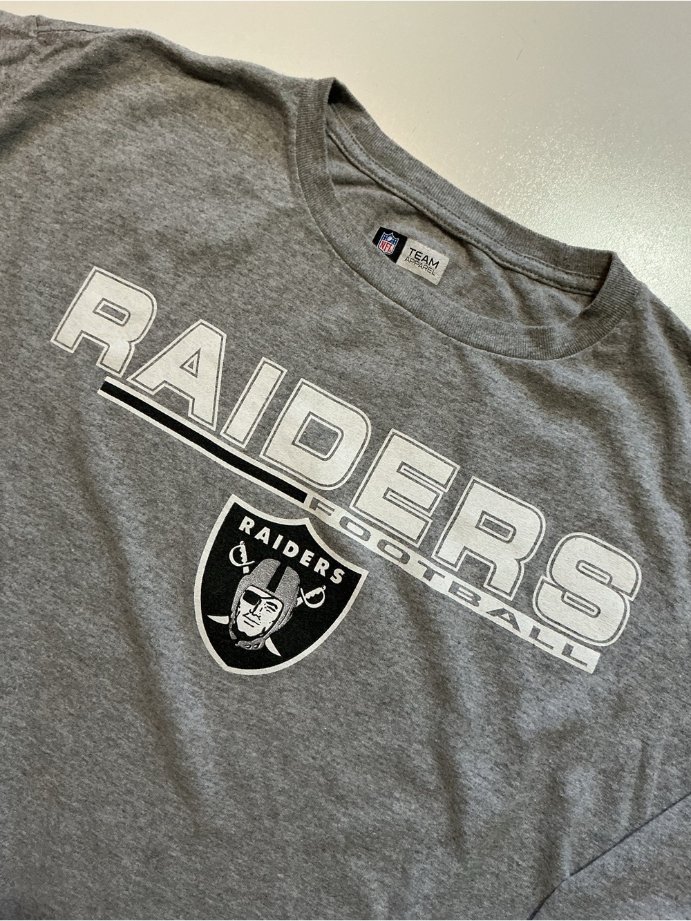 NFL Team Oakland Las Vegas Raiders Football L/S Gray Stripe Graphic T-Shirt - Picture 6 of 7
